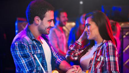 flirter dans un bar